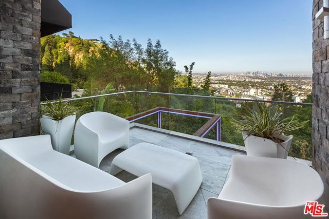 8356 SUNSET VIEW Drive, Los Angeles, CA 90069