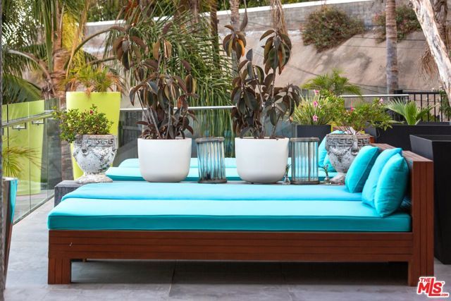 8356 SUNSET VIEW Drive, Los Angeles, CA 90069