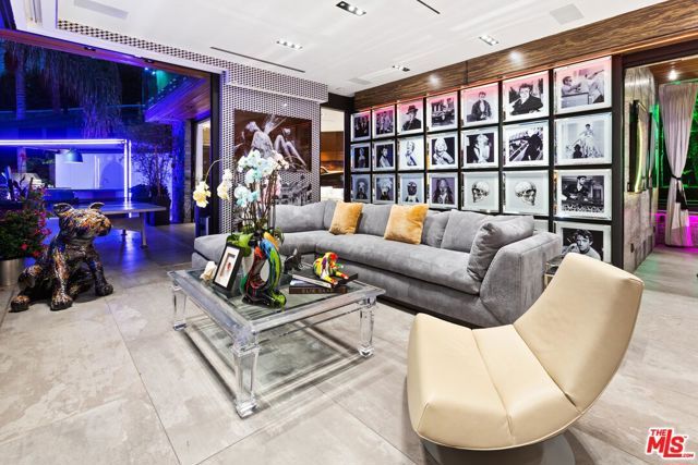 8356 SUNSET VIEW Drive, Los Angeles, CA 90069