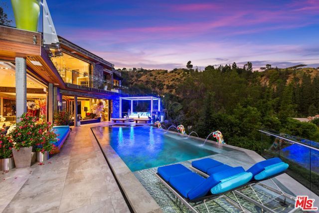 8356 SUNSET VIEW Drive, Los Angeles, CA 90069