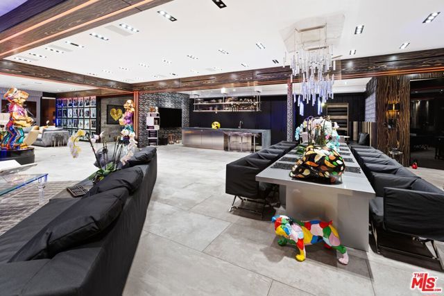 8356 SUNSET VIEW Drive, Los Angeles, CA 90069