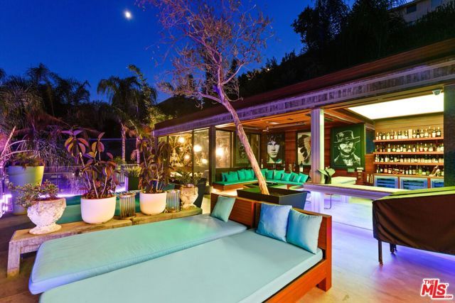 8356 SUNSET VIEW Drive, Los Angeles, CA 90069