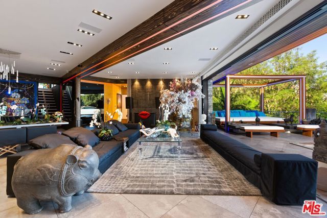 8356 SUNSET VIEW Drive, Los Angeles, CA 90069