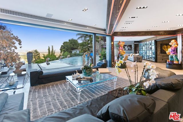 8356 SUNSET VIEW Drive, Los Angeles, CA 90069