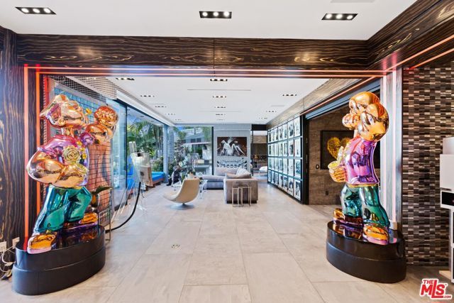 8356 SUNSET VIEW Drive, Los Angeles, CA 90069