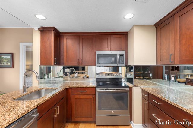 62 Campau Circle, Grand Rapids, MI 49503