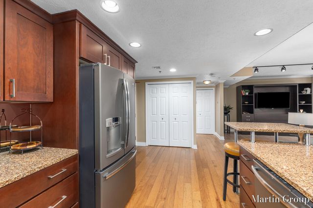 62 Campau Circle, Grand Rapids, MI 49503