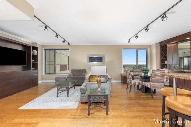 62 Campau Circle, Grand Rapids, MI 49503