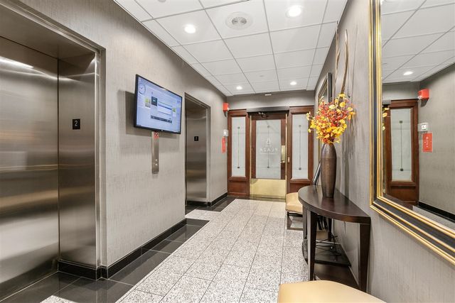 62 Campau Circle, Grand Rapids, MI 49503