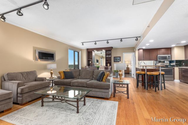 62 Campau Circle, Grand Rapids, MI 49503