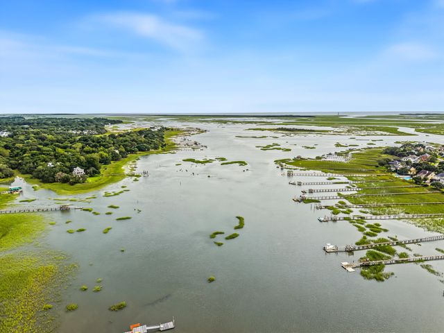 1759 Crystal Lake Drive, Charleston, SC 29412
