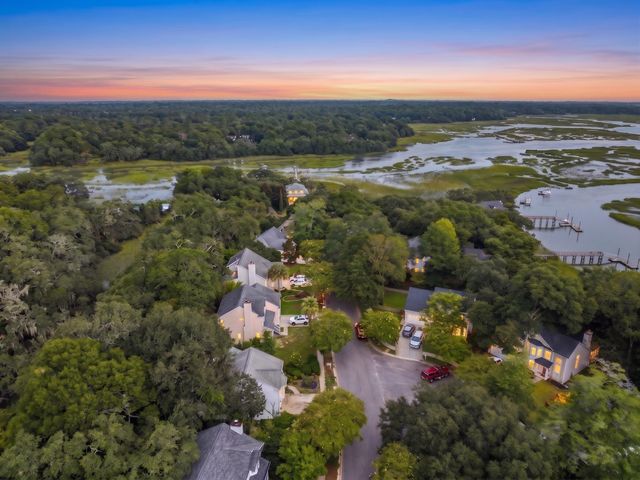1759 Crystal Lake Drive, Charleston, SC 29412
