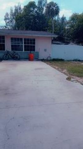901 SHELDON Avenue, Lehigh Acres, FL 33936