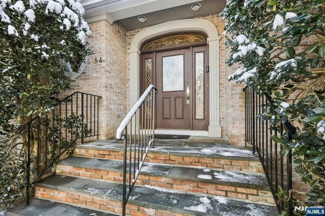 84 Walsh Drive, Mahwah, NJ 07430