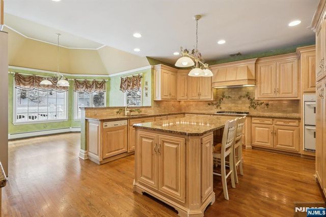 84 Walsh Drive, Mahwah, NJ 07430