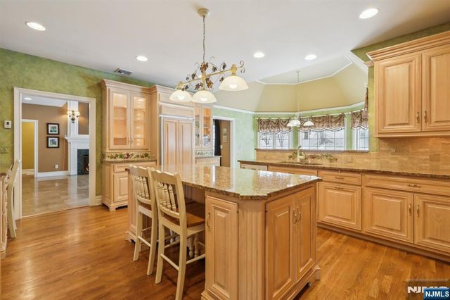 84 Walsh Drive, Mahwah, NJ 07430