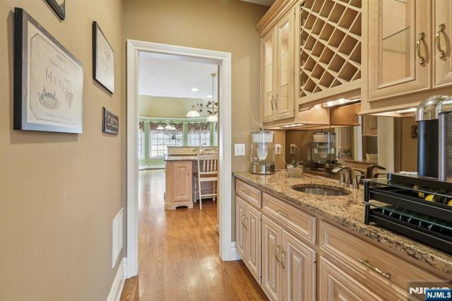 84 Walsh Drive, Mahwah, NJ 07430