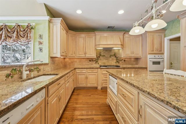 84 Walsh Drive, Mahwah, NJ 07430