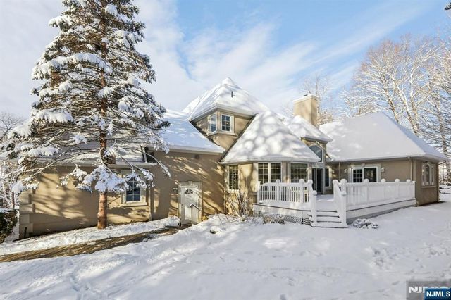84 Walsh Drive, Mahwah, NJ 07430