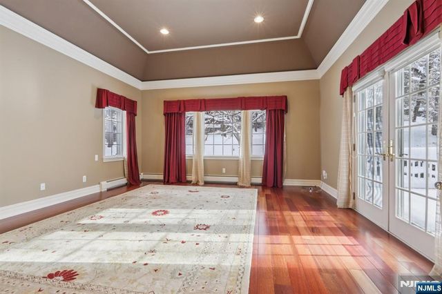 84 Walsh Drive, Mahwah, NJ 07430