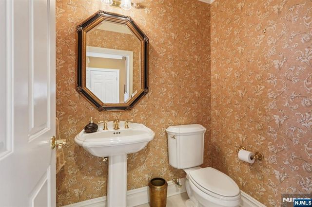 84 Walsh Drive, Mahwah, NJ 07430