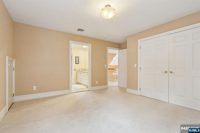 84 Walsh Drive, Mahwah, NJ 07430