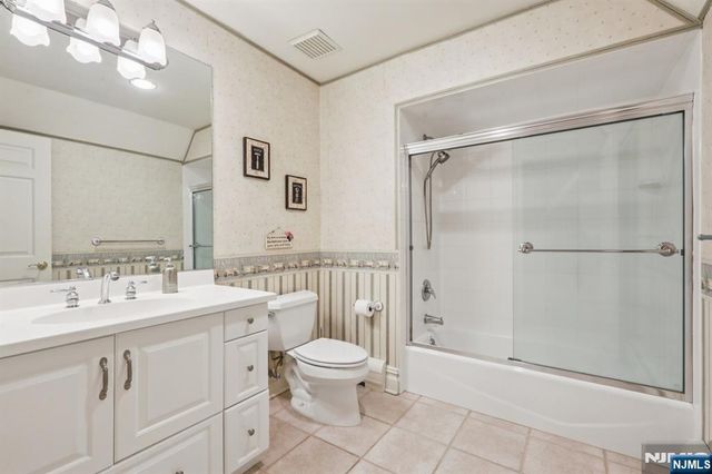 84 Walsh Drive, Mahwah, NJ 07430