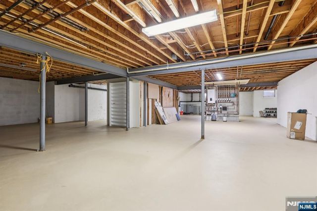 84 Walsh Drive, Mahwah, NJ 07430