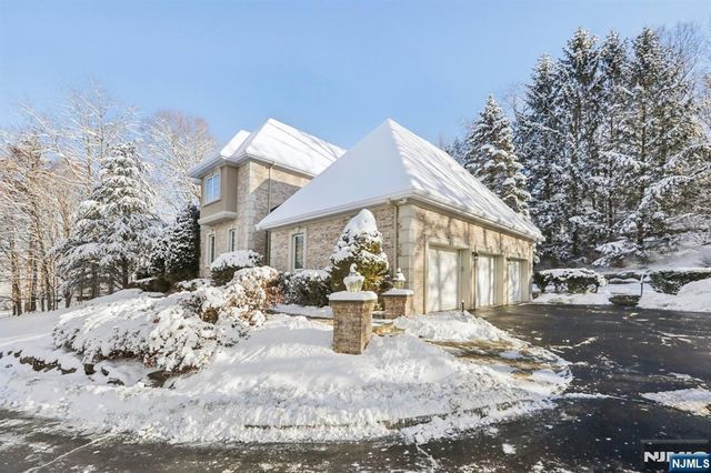84 Walsh Drive, Mahwah, NJ 07430