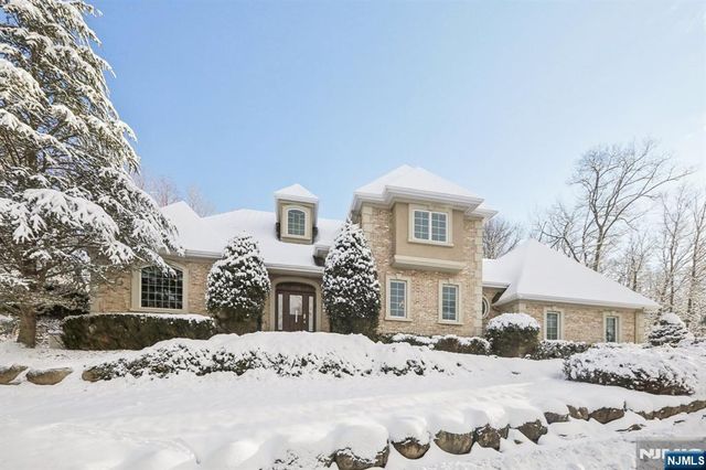 84 Walsh Drive, Mahwah, NJ 07430