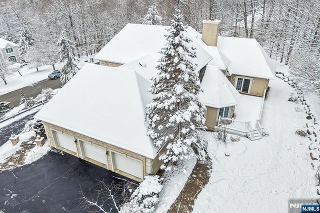 84 Walsh Drive, Mahwah, NJ 07430