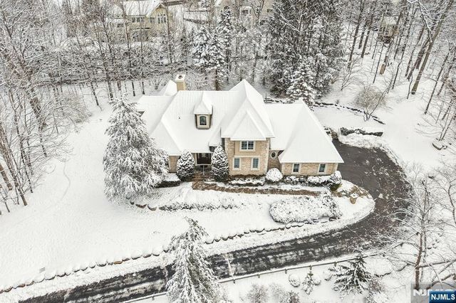 84 Walsh Drive, Mahwah, NJ 07430