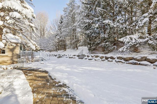 84 Walsh Drive, Mahwah, NJ 07430