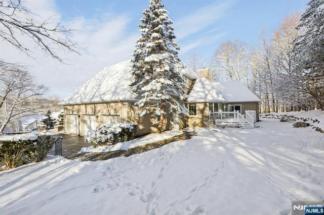 84 Walsh Drive, Mahwah, NJ 07430