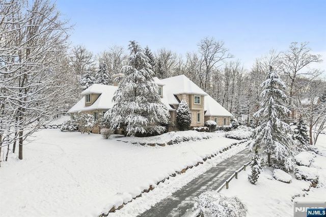84 Walsh Drive, Mahwah, NJ 07430
