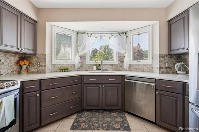 6786 Jasmine Dr Drive, Troy, MI 48098