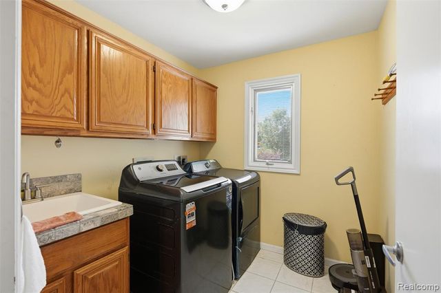 6786 Jasmine Dr Drive, Troy, MI 48098