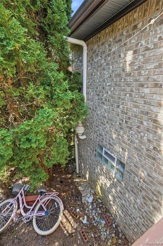 6786 Jasmine Dr Drive, Troy, MI 48098