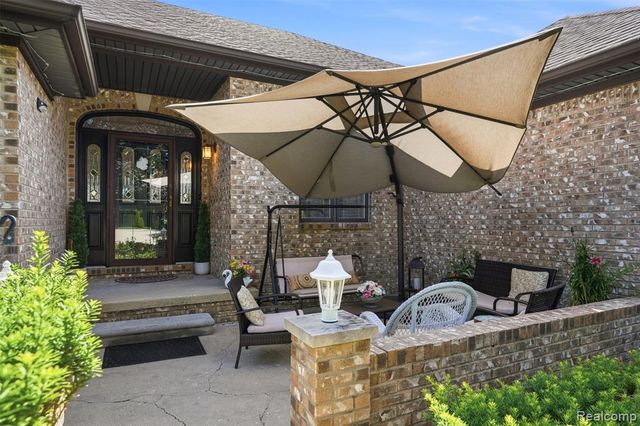 6786 Jasmine Dr Drive, Troy, MI 48098