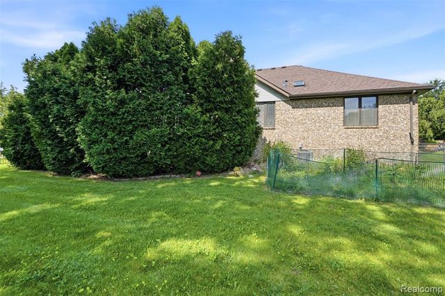 6786 Jasmine Dr Drive, Troy, MI 48098