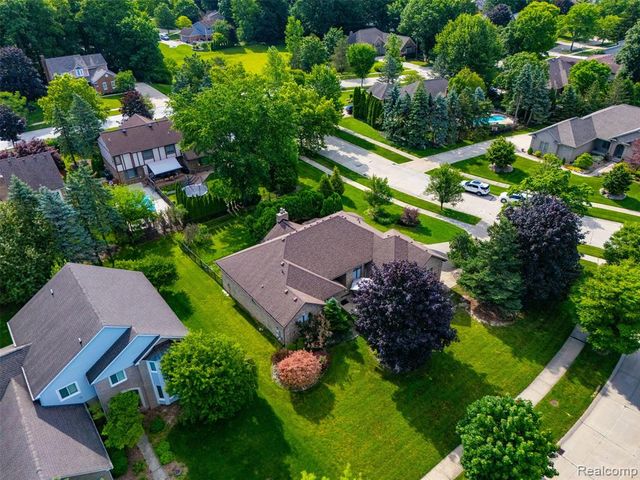 6786 Jasmine Dr Drive, Troy, MI 48098