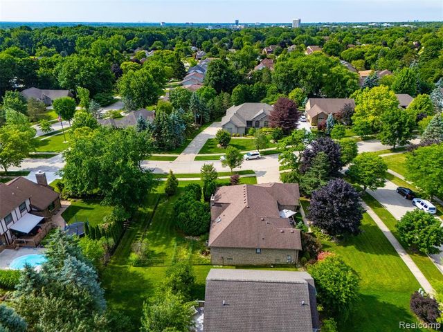 6786 Jasmine Dr Drive, Troy, MI 48098
