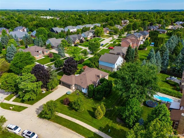 6786 Jasmine Dr Drive, Troy, MI 48098