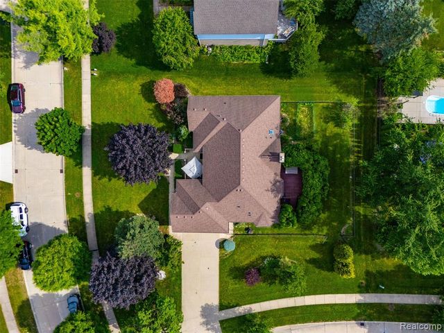 6786 Jasmine Dr Drive, Troy, MI 48098