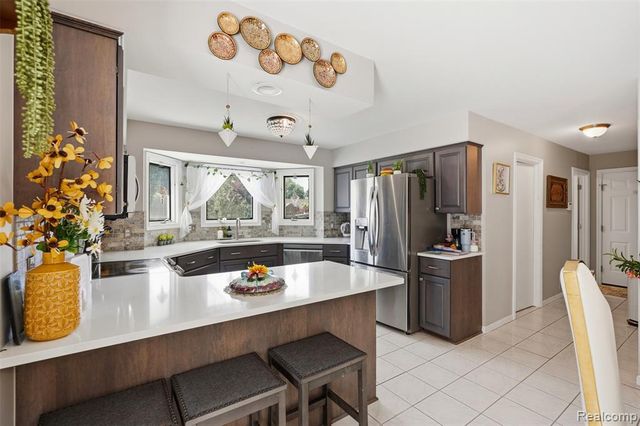 6786 Jasmine Dr Drive, Troy, MI 48098