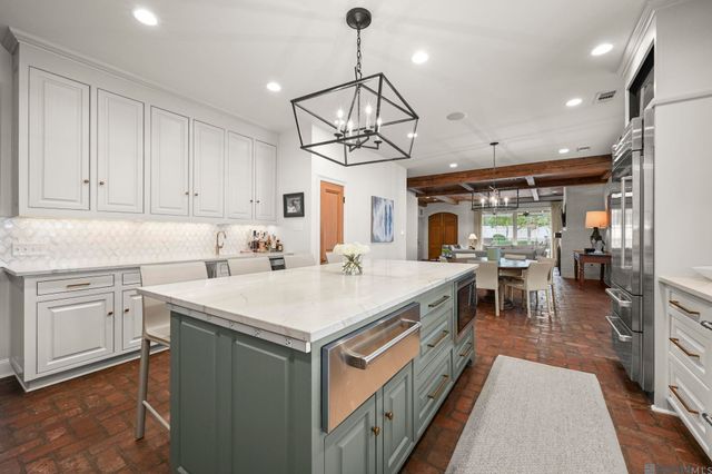 7022 Richards Dr, Baton Rouge, LA 70809