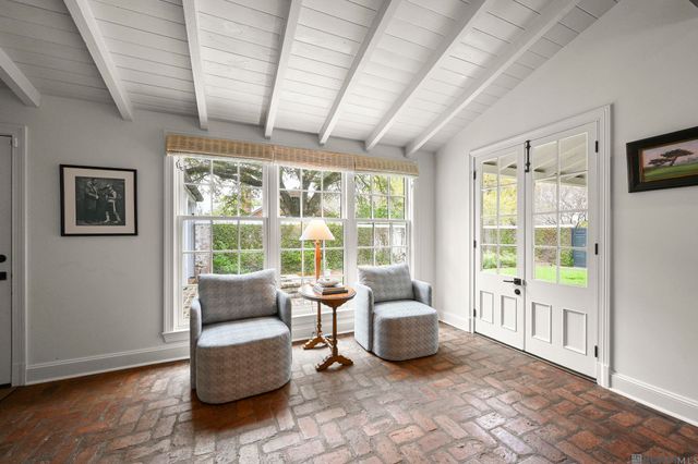 7022 Richards Dr, Baton Rouge, LA 70809