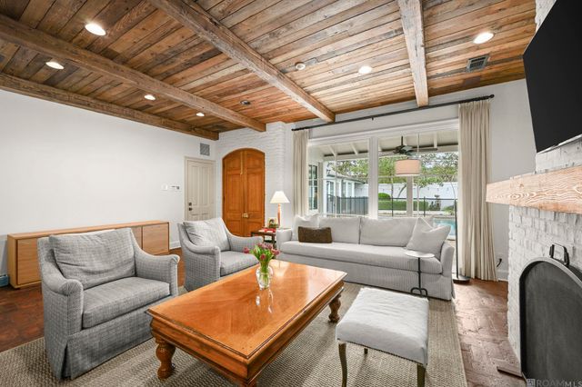 7022 Richards Dr, Baton Rouge, LA 70809