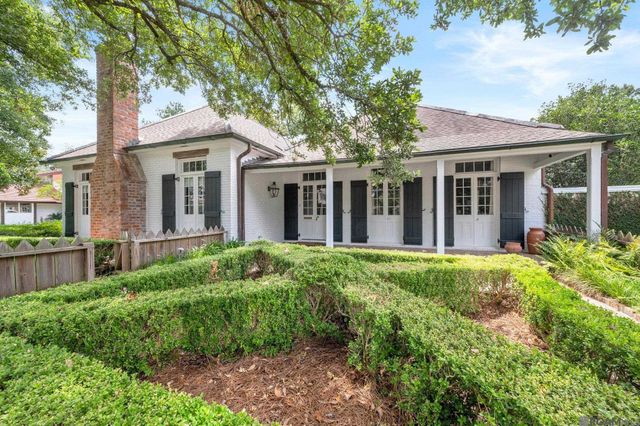 7022 Richards Dr, Baton Rouge, LA 70809