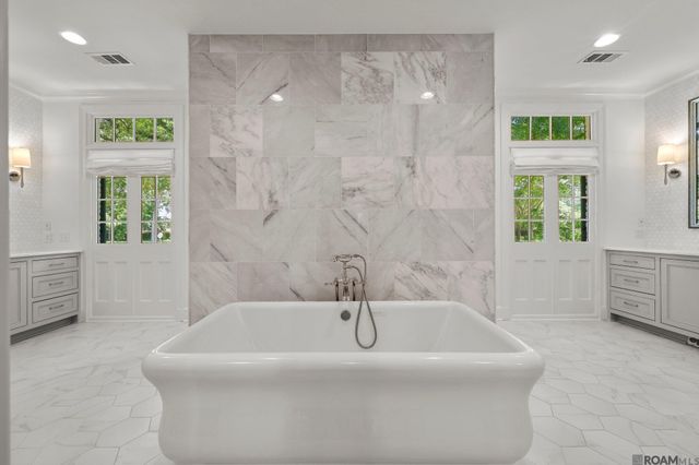 7022 Richards Dr, Baton Rouge, LA 70809